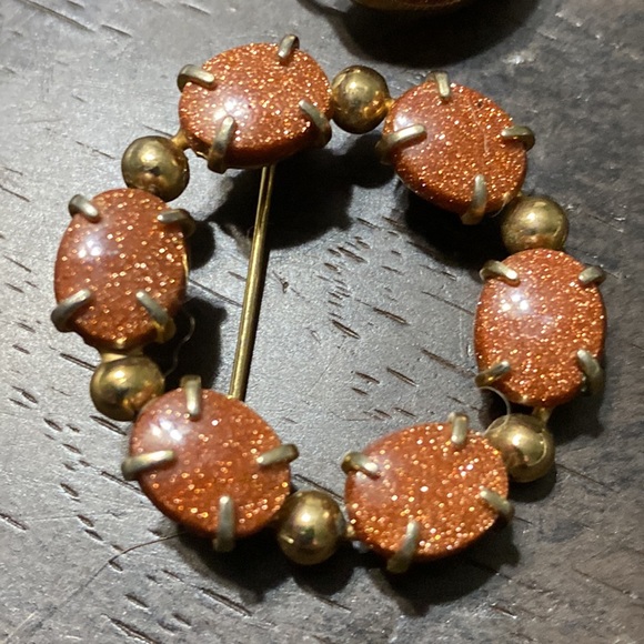 Vintage Sandstone Brooch Matching Clip Earrings - Picture 2 of 4